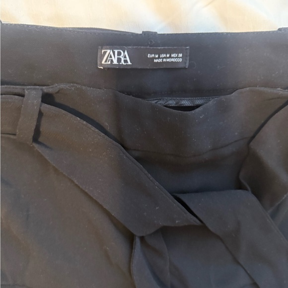 Zara Elegant Black Skirt with Bow Accent - Picture 2 of 3